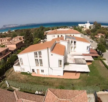 Hotel Al Faro , Spiaggia La Cinta ,San Teodoro 3*